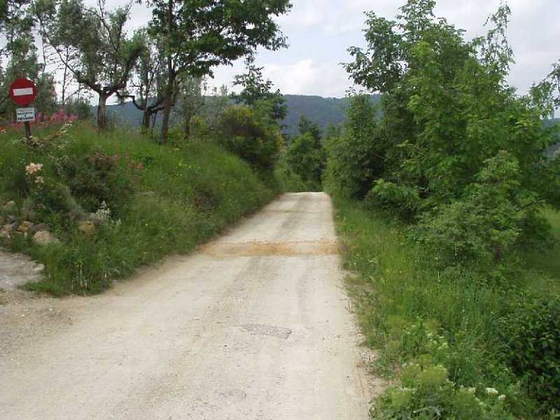 A7 Sterrato1.JPG - STRADA STERRATA  VERSO MONTE ROVETA
